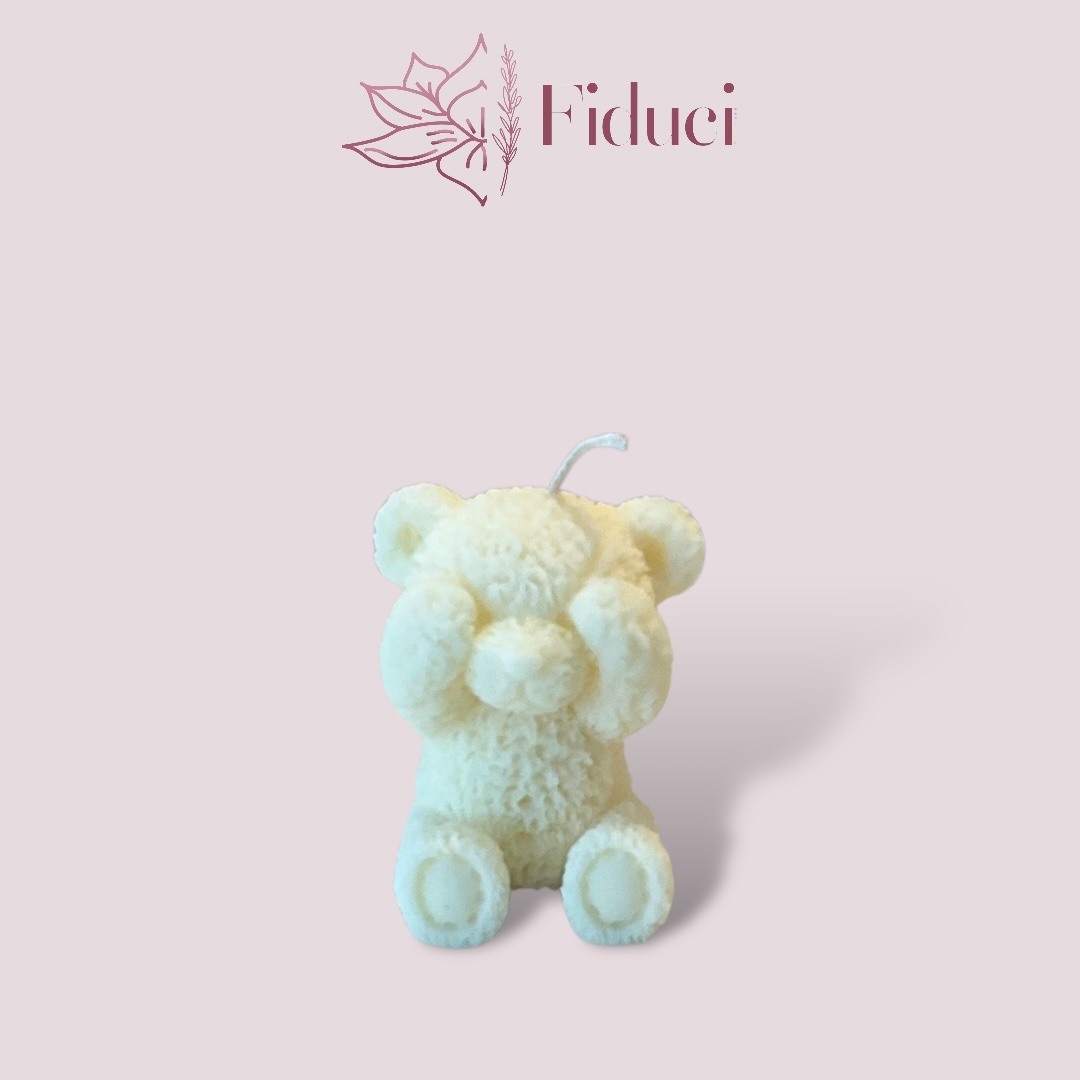 Verlegen beertje kaars